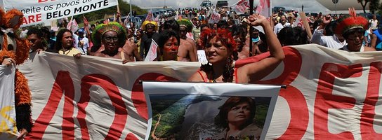 Protest pod pałacem prezydenckim przeciwko Belo Monte